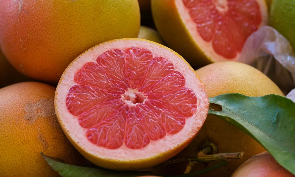 Grapefruit: Nutrition, Taste & Caribbean Uses